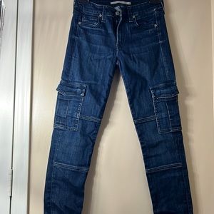 Vince Jeans. Dark denim slight stretch size 25